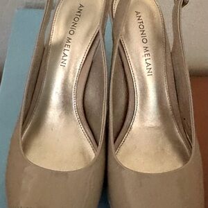 New in box pumps by Antonio Melani 7.5 sandy color with 4 inch heel